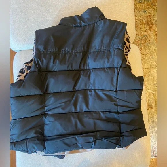 Vest - Picture 4 of 4